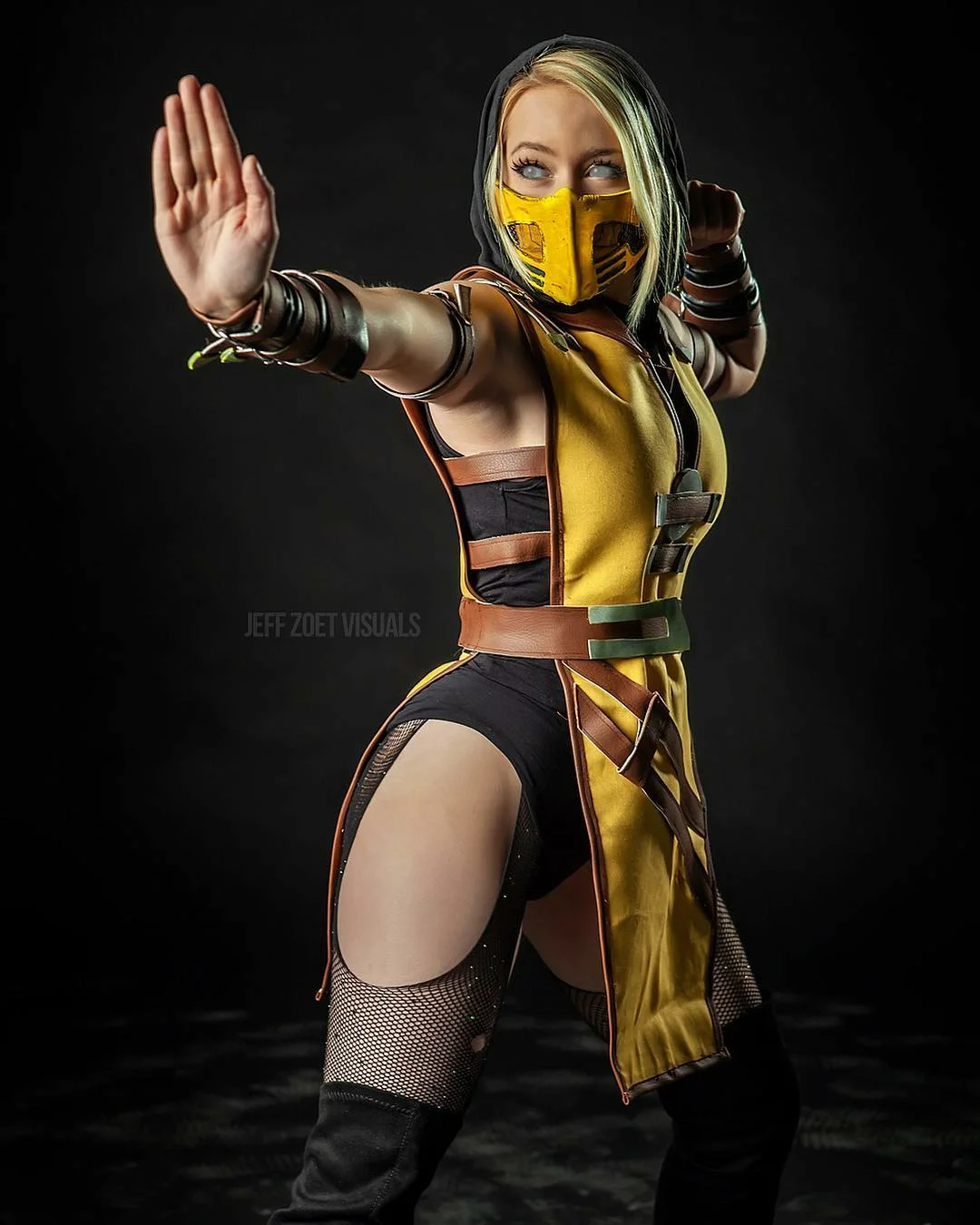 Специальный пятничный косплей по Mortal Kombat