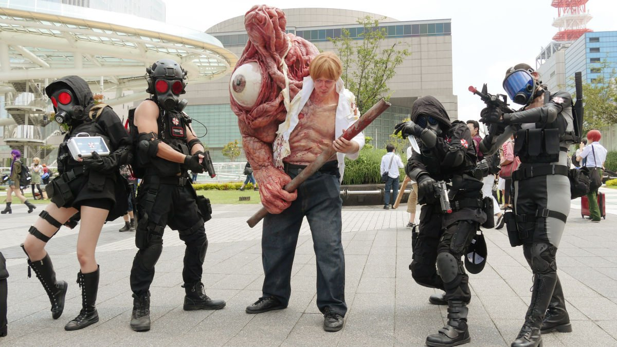 Пятничный косплей по вселенной Resident Evil — Ада Вонг и Джилл Валентайн