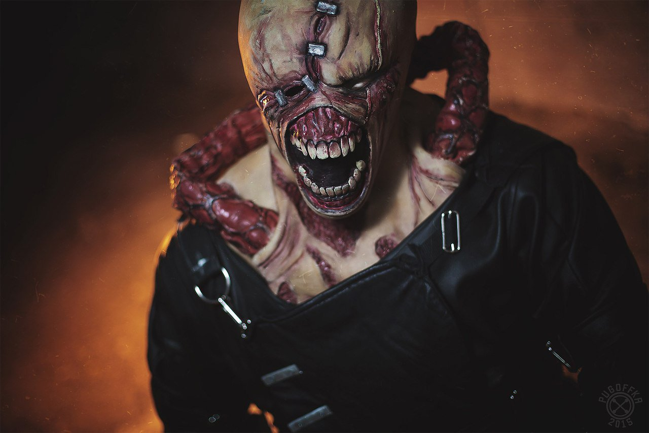 Пятничный косплей по вселенной Resident Evil — Ада Вонг и Джилл Валентайн