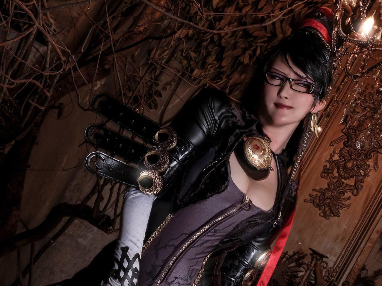 Правильный косплей на Байонетту — девушке в образе Bayonetta