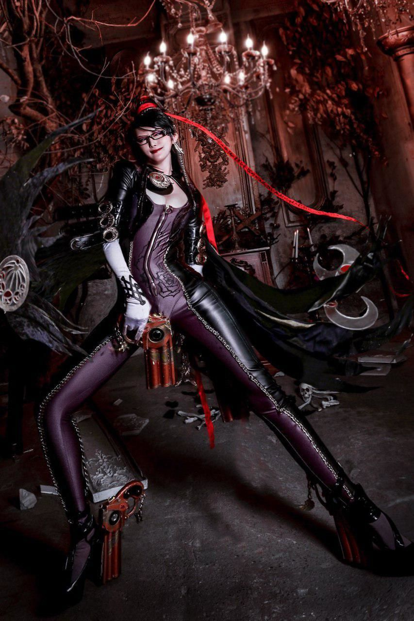 Правильный косплей на Байонетту — девушке в образе Bayonetta