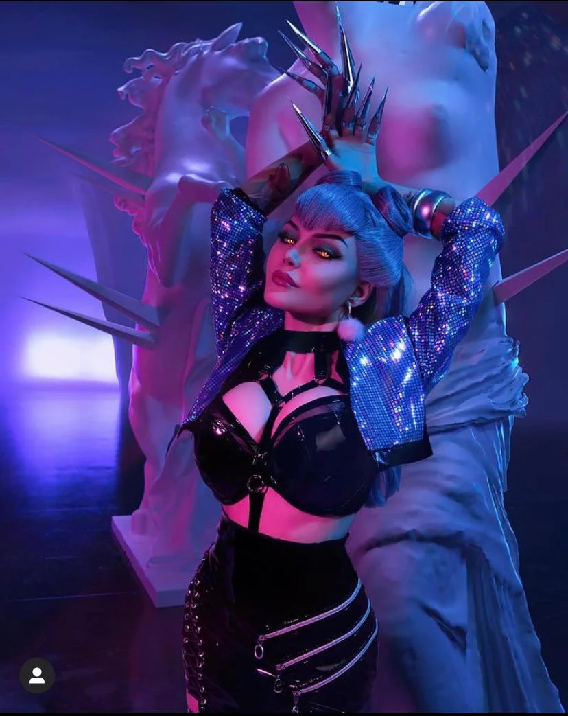 Пять правильных на Эвелинн из K/DA — League of Legends