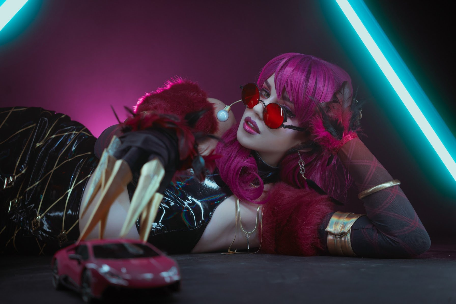 Пять правильных на Эвелинн из K/DA — League of Legends