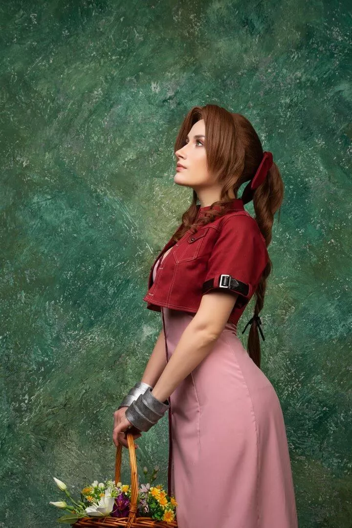 Правильный косплей на Айрис Гейнсборо из Final Fantasy VII Remake
