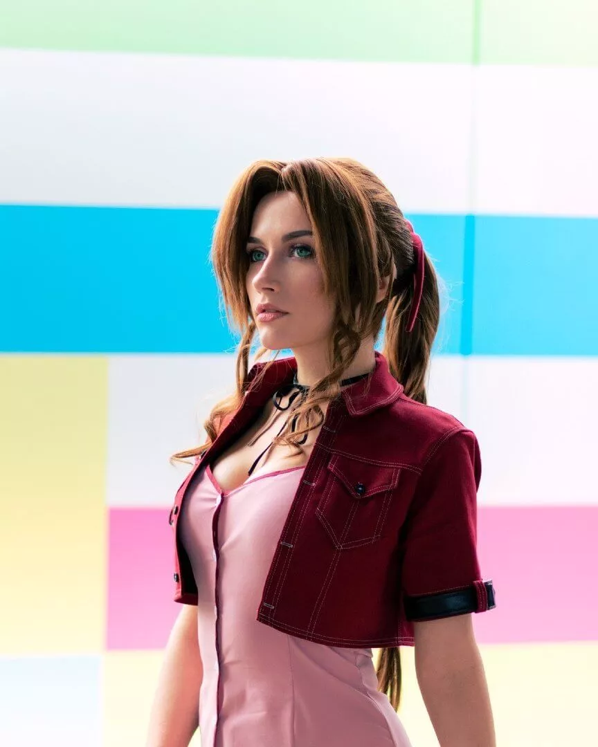 Правильный косплей на Айрис Гейнсборо из Final Fantasy VII Remake