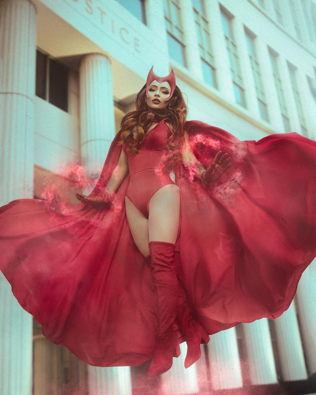 Правильный косплей на Алую Ведьму (Wanda Maximoff) из Marvel Comics