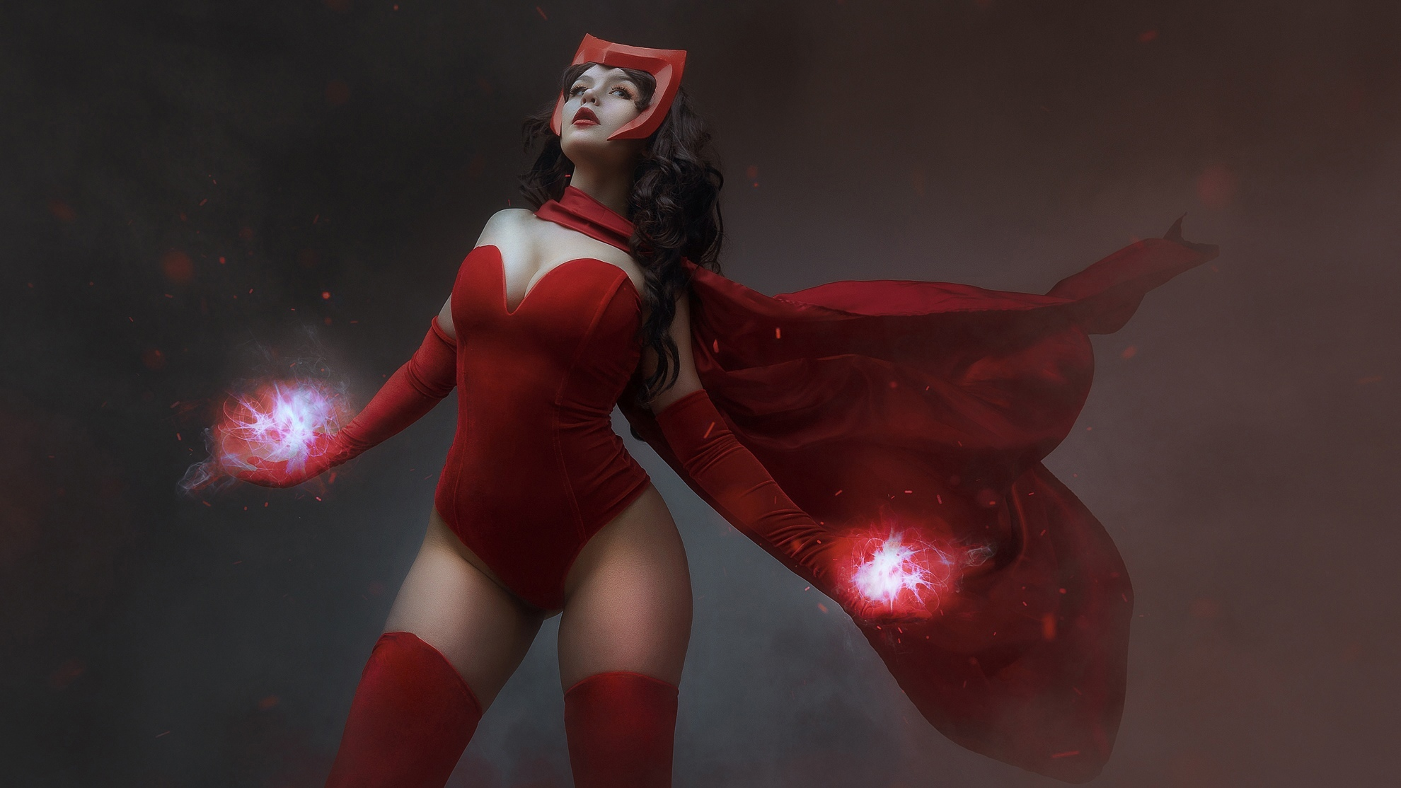 Правильный косплей на Алую Ведьму (Wanda Maximoff) из Marvel Comics