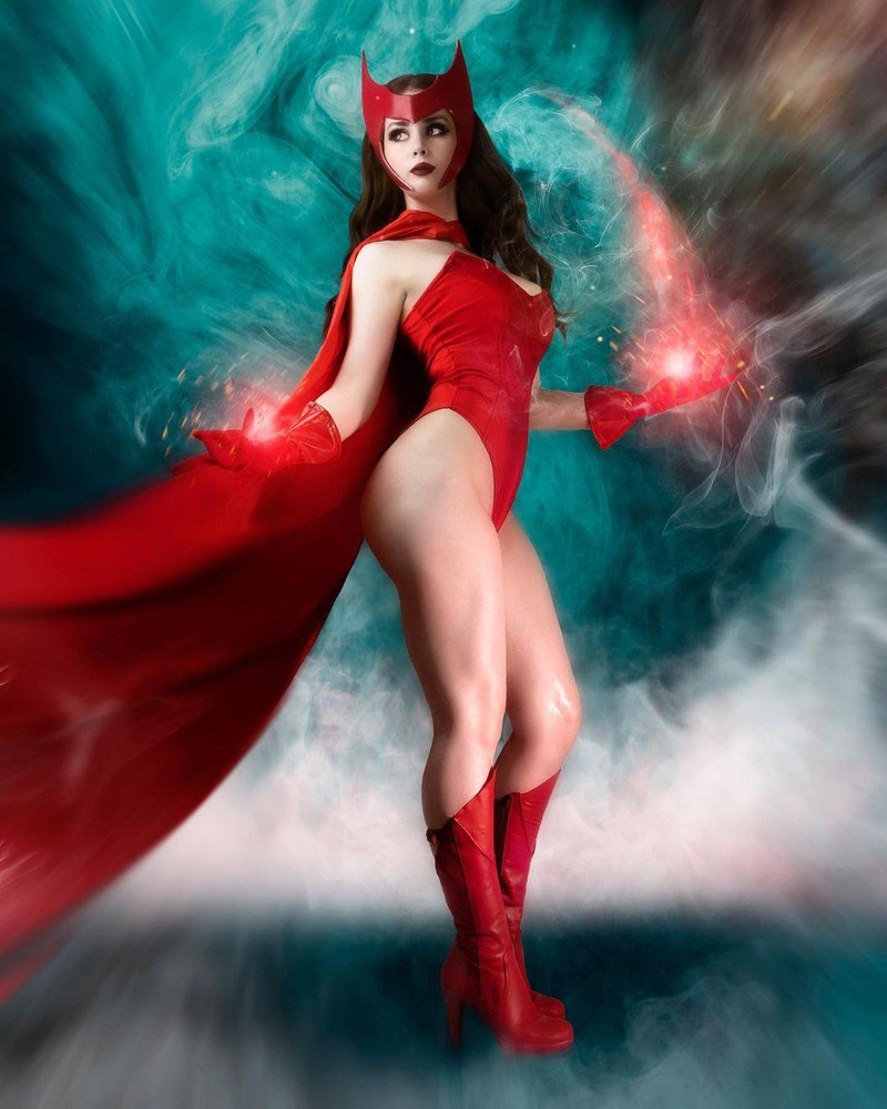 Правильный косплей на Алую Ведьму (Wanda Maximoff) из Marvel Comics
