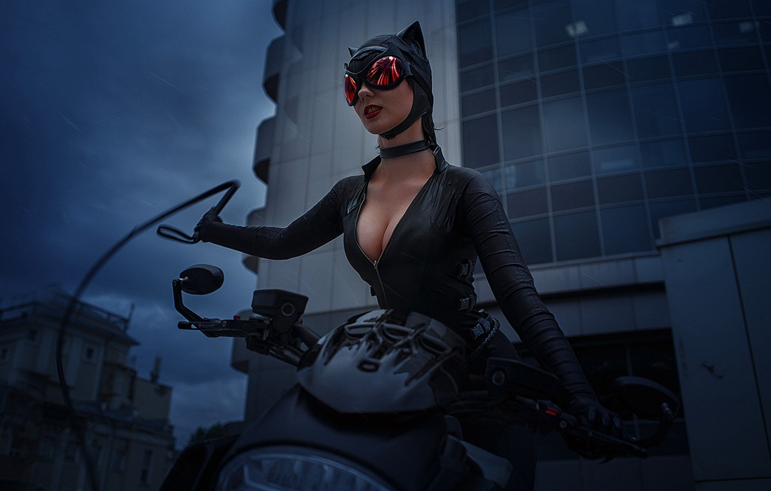косплей на Женщину-кошку (Catwoman)