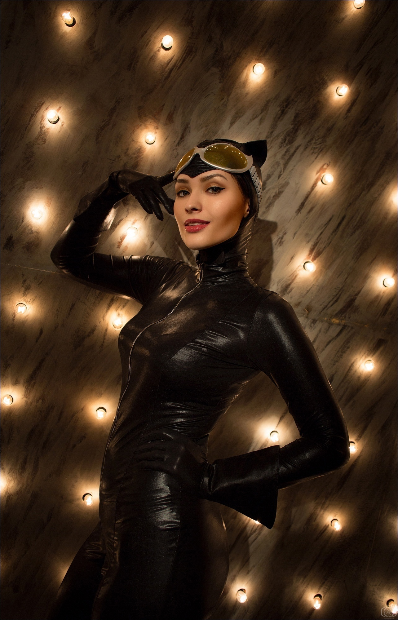 косплей на Женщину-кошку (Catwoman)