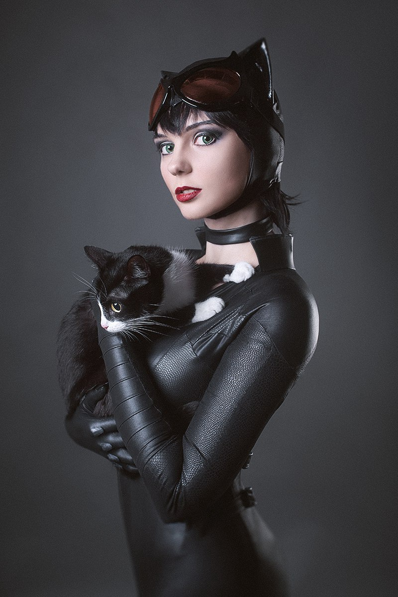 косплей на Женщину-кошку (Catwoman)