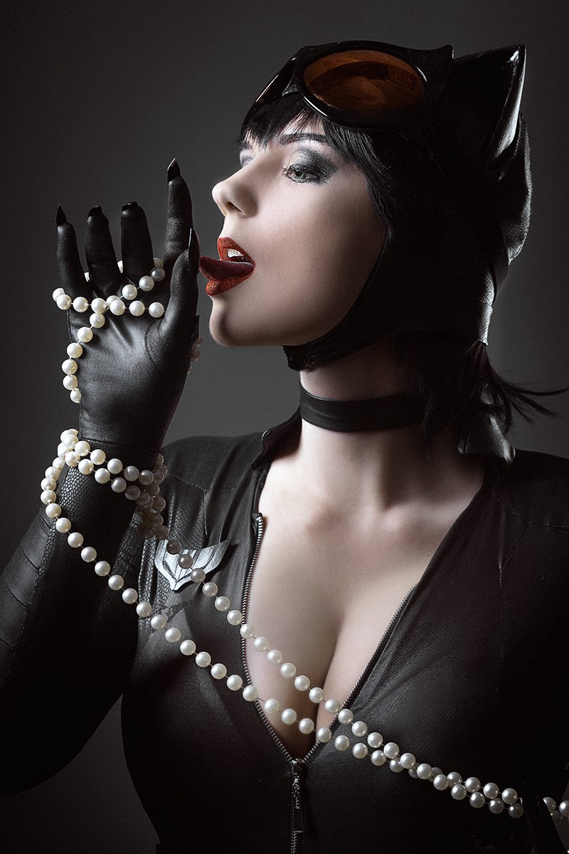 косплей на Женщину-кошку (Catwoman)