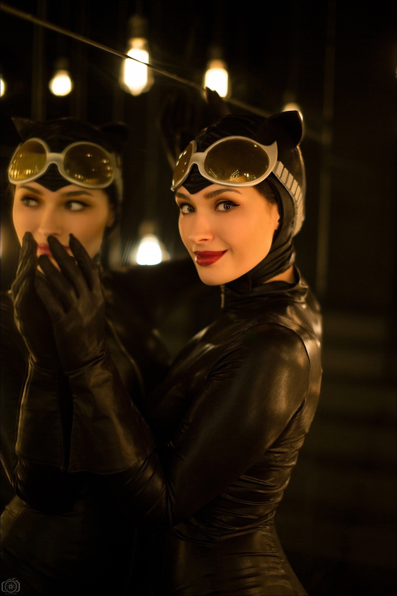 косплей на Женщину-кошку (Catwoman)