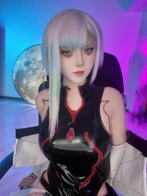 Косплей на Люси из по Cyberpunk: Edgerunners — лучшие фотографии