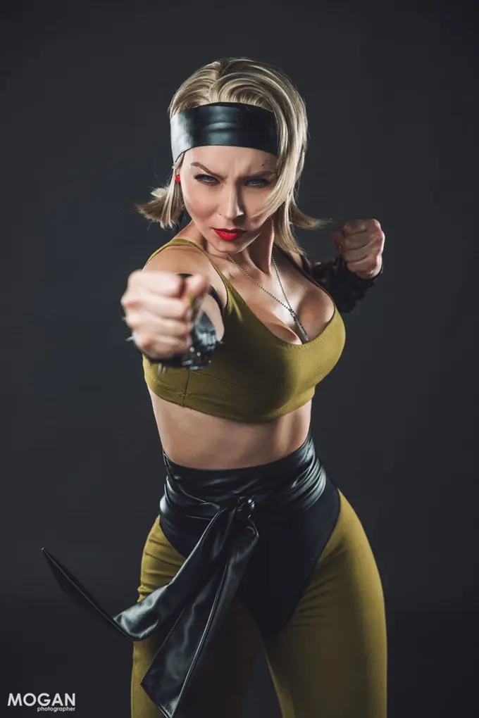 Огненные воительницы в косплее Mortal Kombat: Пламенные образы